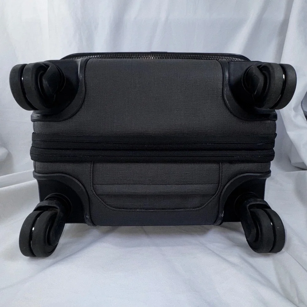 Tumi International 21